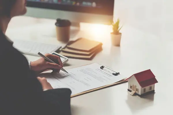 我想咨询一下植物人算是一级甲等伤残么?如果是医疗事故所致,而患者又已...